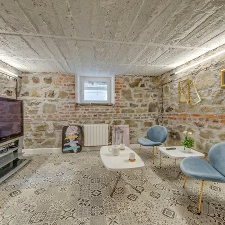 House بيت ضيافة *