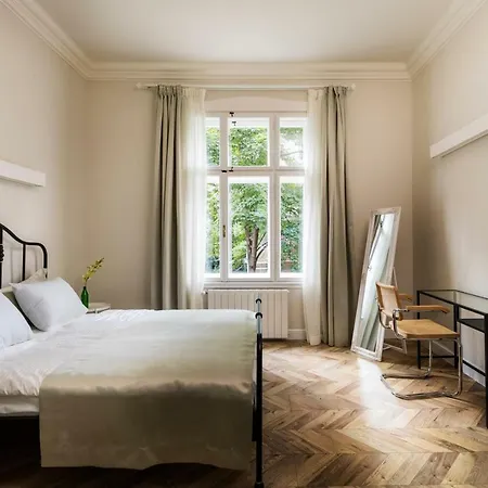 House * Szófia